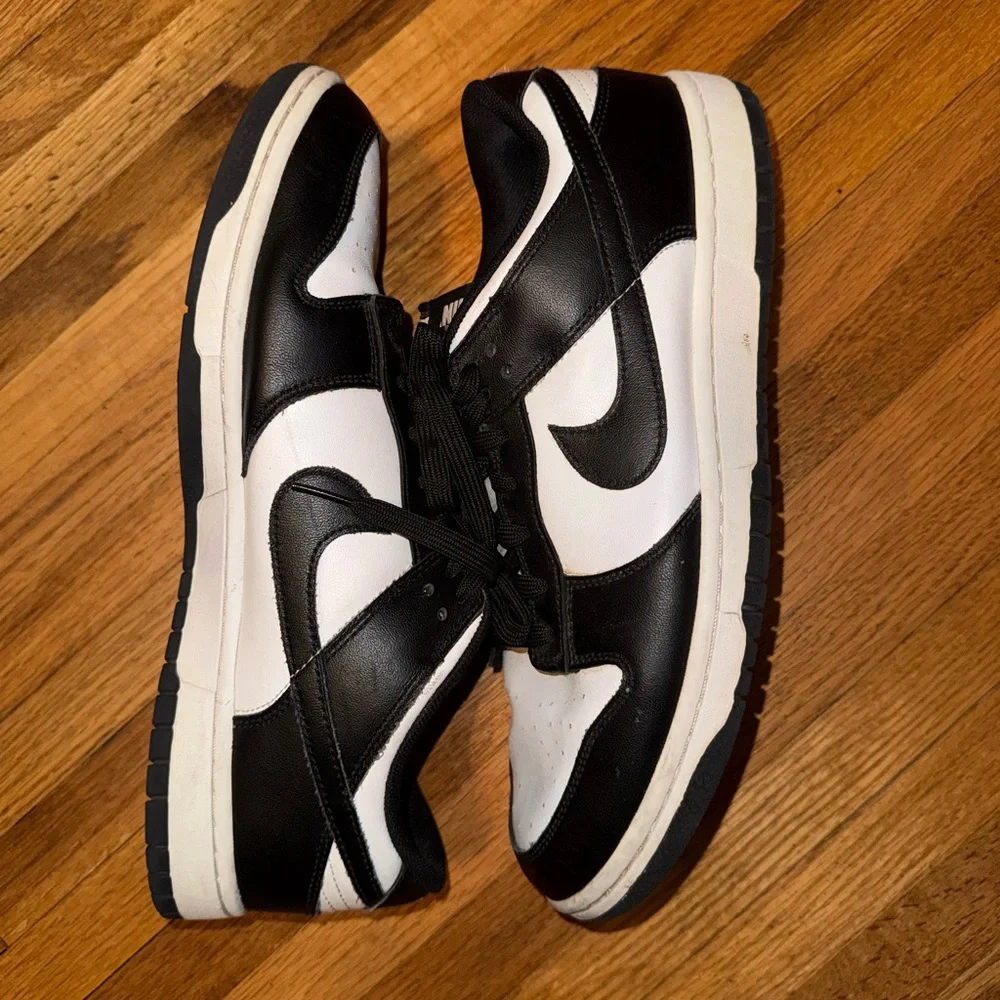 Nike Men's Size 12 PANDA DUNKS - Picture 5 of 7